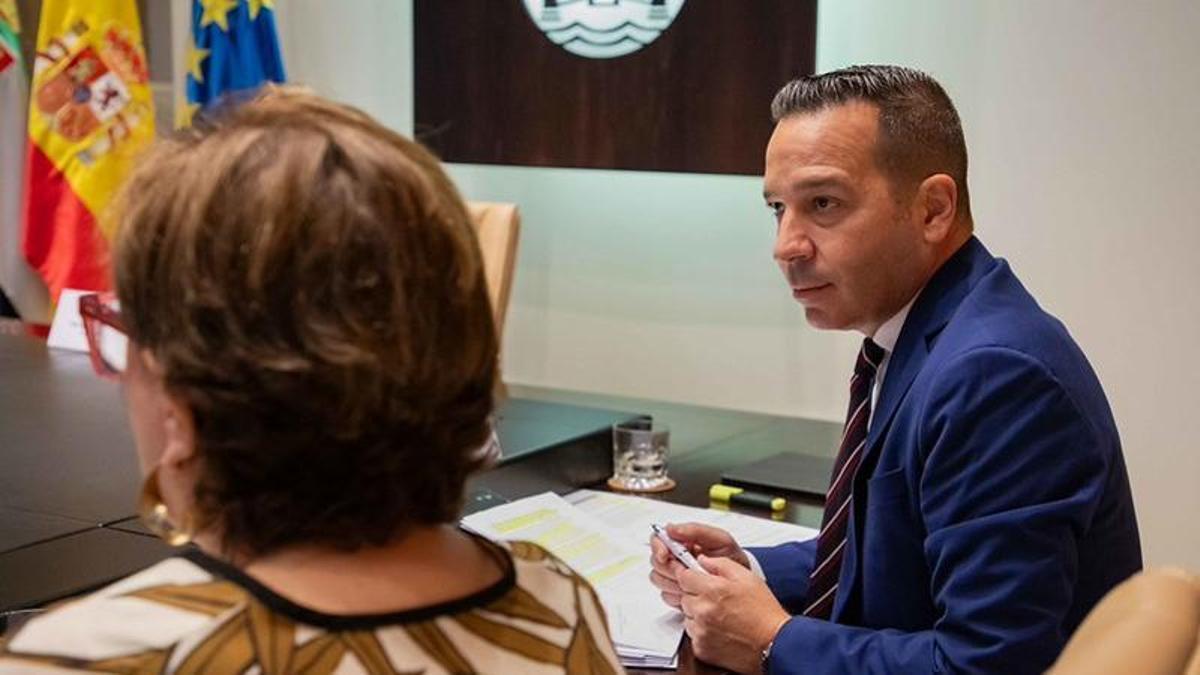 El consejero de Desregulación, Servicios Sociales y Familia, Óscar Fernández (Vox), en el Consejo de Gobierno.