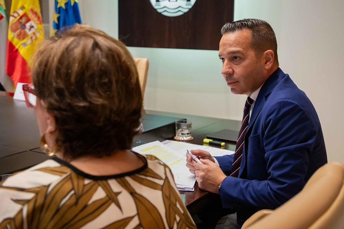El consejero de Desregulación, Servicios Sociales y Familia, Óscar Fernández (Vox), en el Consejo de Gobierno.
