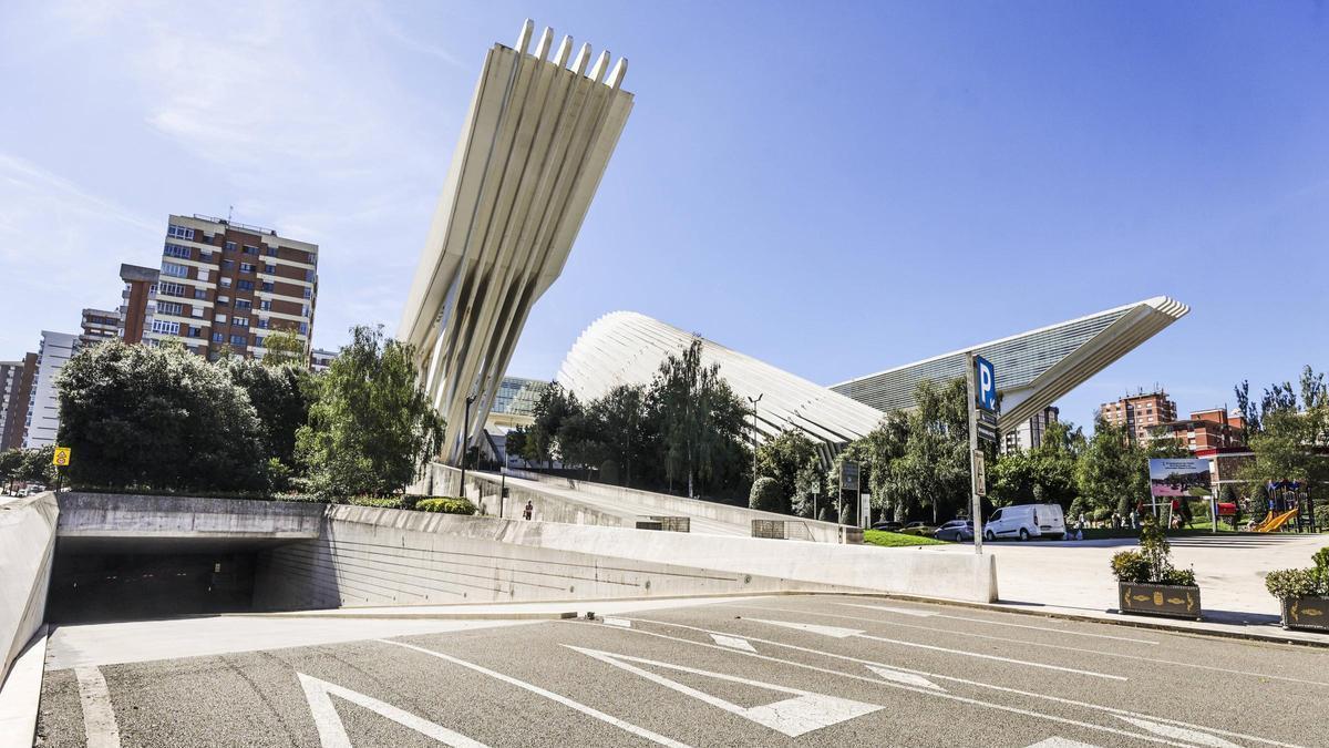 El parking del Calatrava, en Oviedo, abrirá el 6 de octubre, igual que la UAX, y será gratis todo el mes