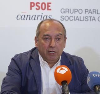 La jueza investiga al alcalde de La Laguna por fichar 'a dedo' al socialista Julio Cruz