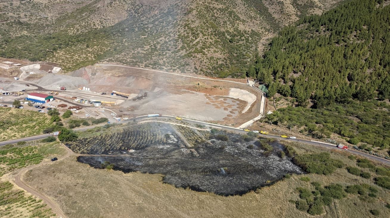 Extinguen un incendio en Santiago del Teide