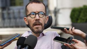 Pablo Echenique, portavoz de Unidas Podemos el Congreso, ofrece declaraciones ante los medios en el Congreso. 