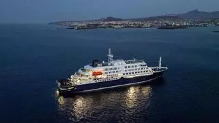 Clavijo pide una reunión urgente a Sánchez para tratar la gestión del barco con contagios