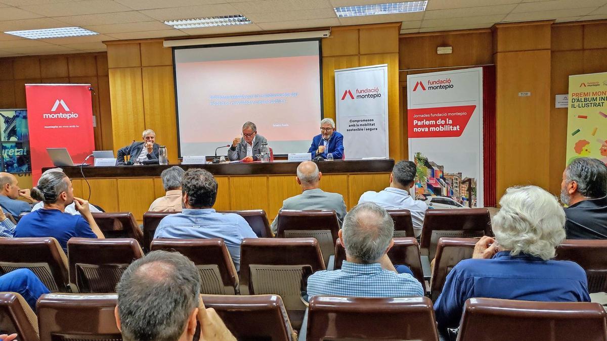 La xerrada es va fer a la sala d'actes del Montepio