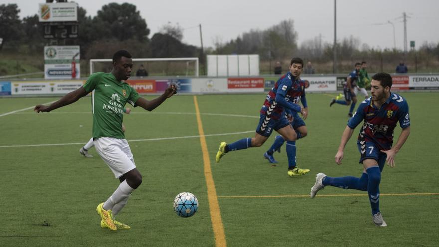 Ivu, en una jugada de la Jonquera-Llagostera B