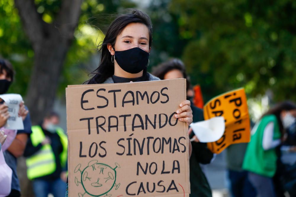 Cientos de jóvenes españoles toman las calles por el movimiento Fridays For Future