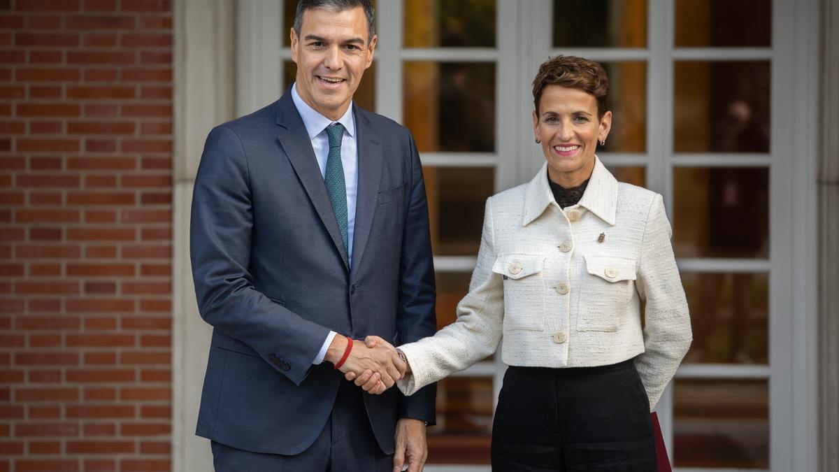 La reunión de Sánchez en Moncloa con Clavijo, Azcón y Chivite, en imágenes