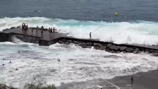 Momentos de tensión en Radazul por el fuerte oleaje