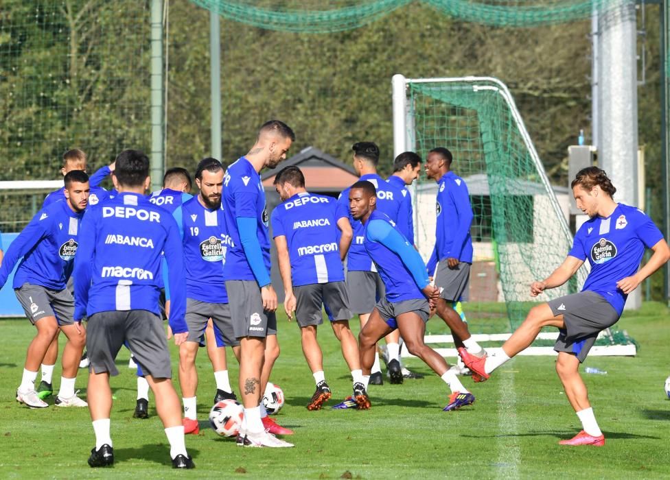 Fernando Vázquez pudo contar con toda su plantilla excepto Rui Costa y el fabrilista Sanmartín. Ambos se entrenaron con el readaptador, Fran Molano, entre el gimnasio y el césped.