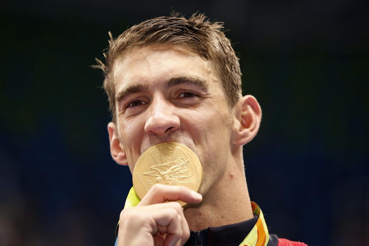 Phelps, con una de sus medallas de oro olímpicas
