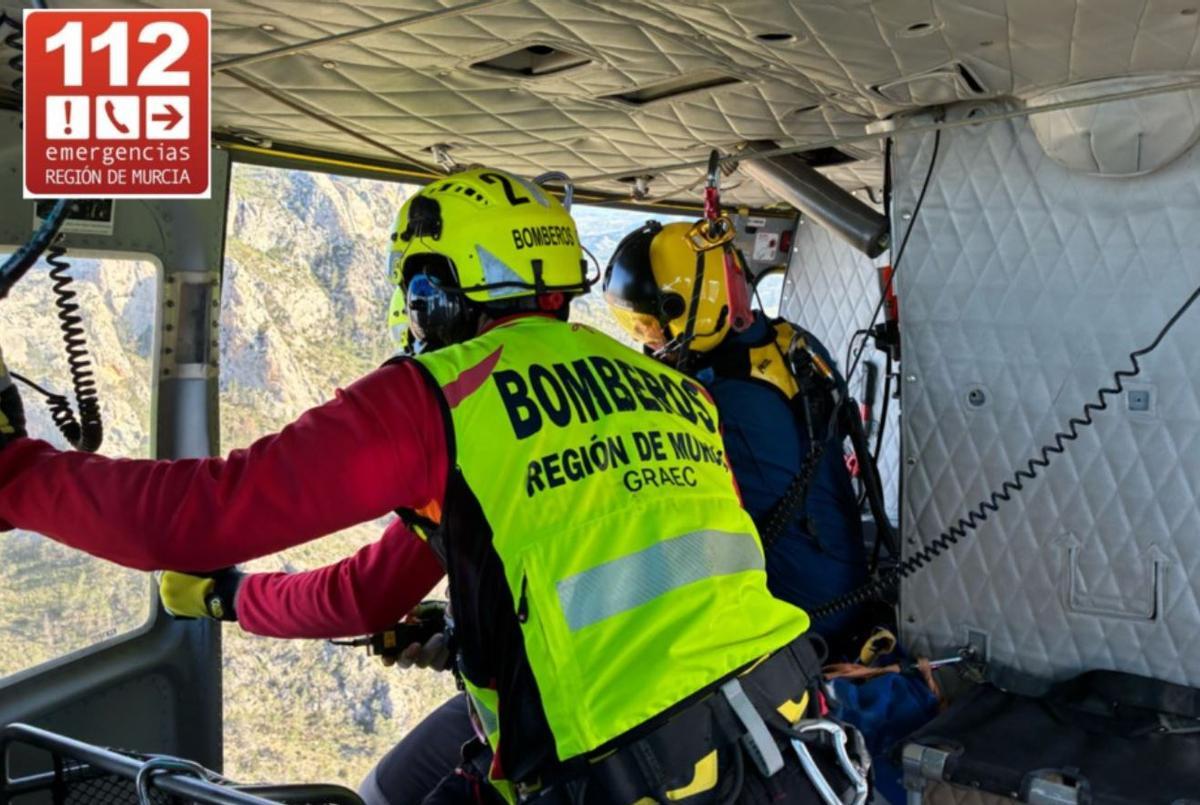 Helicóptero y efectivos que han acudido al rescate