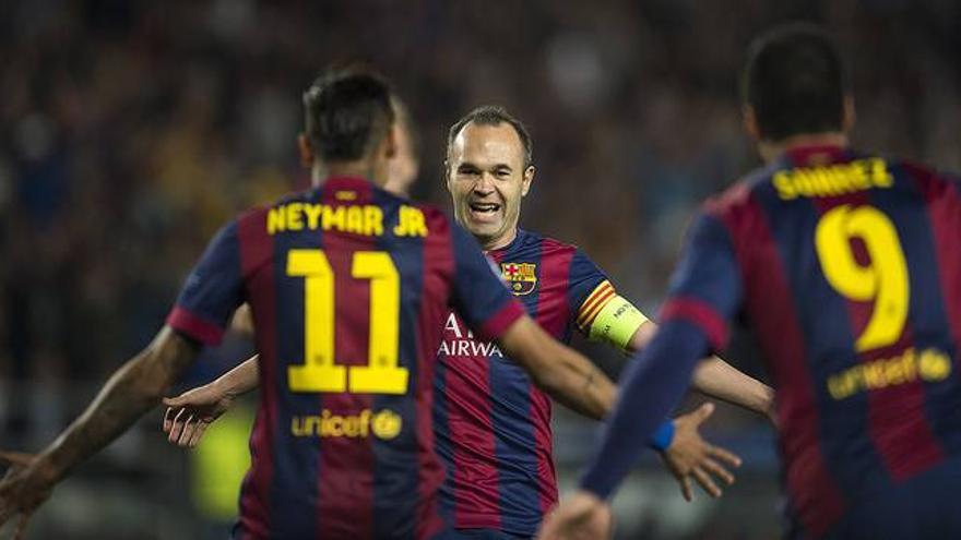 Iniesta da brillo al pase del Barça y el rodillo del Bayern aplasta al Oporto