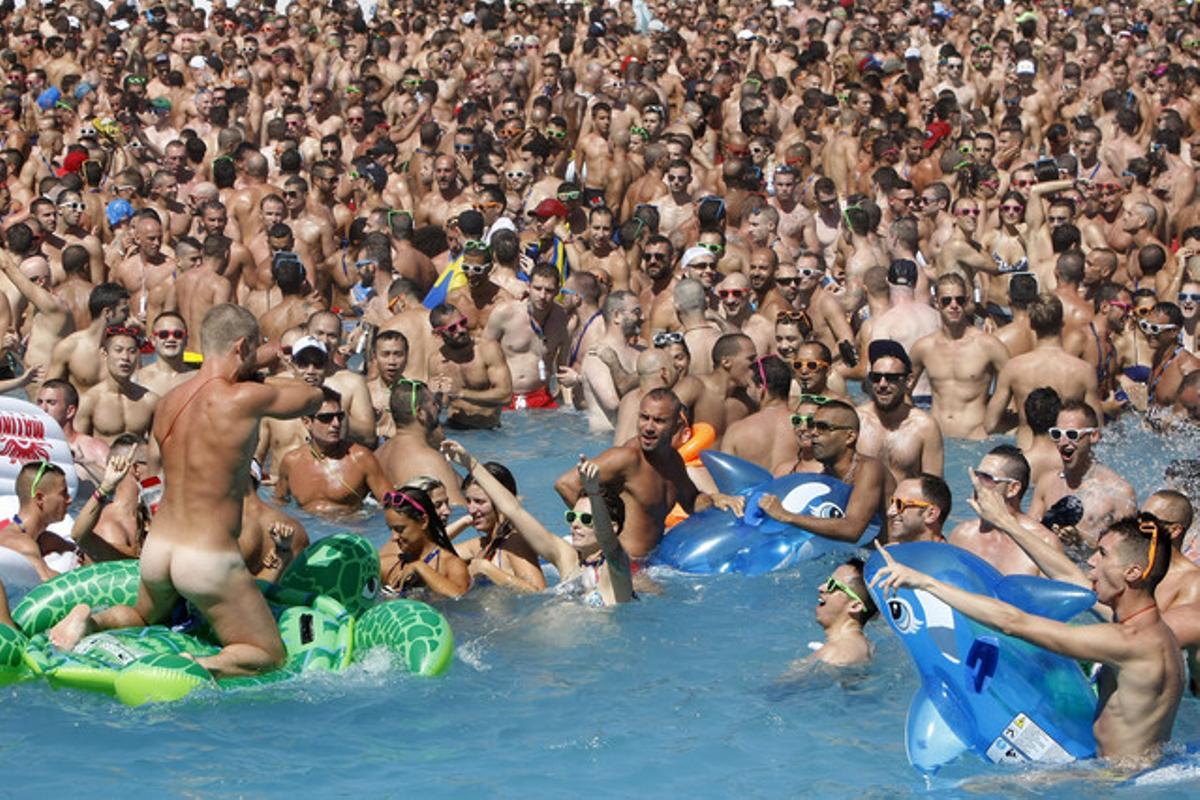 Fiesta en el parque de atracciones Isla Fantasía, dentro del Circuito Internacional ’Gay 6 Lesbian’.