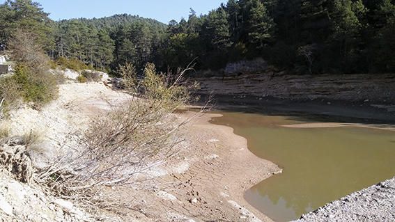 Embassament. Així de mancat d’aigua està el pantà de l’Espunyola.