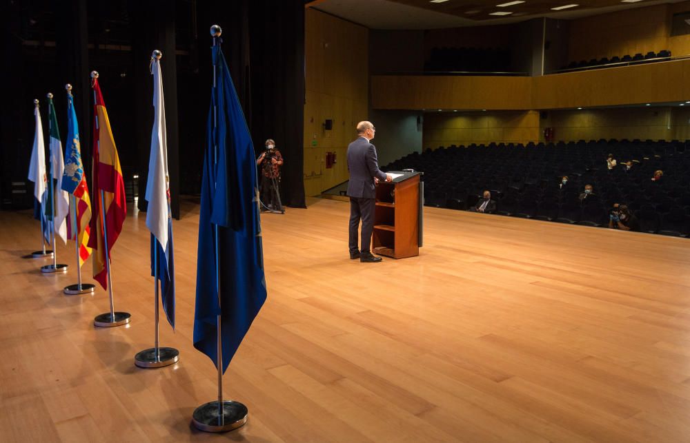 Acto de clausura del curso de la Universidad de Alicante presidido por el rector Manuel Palomar.