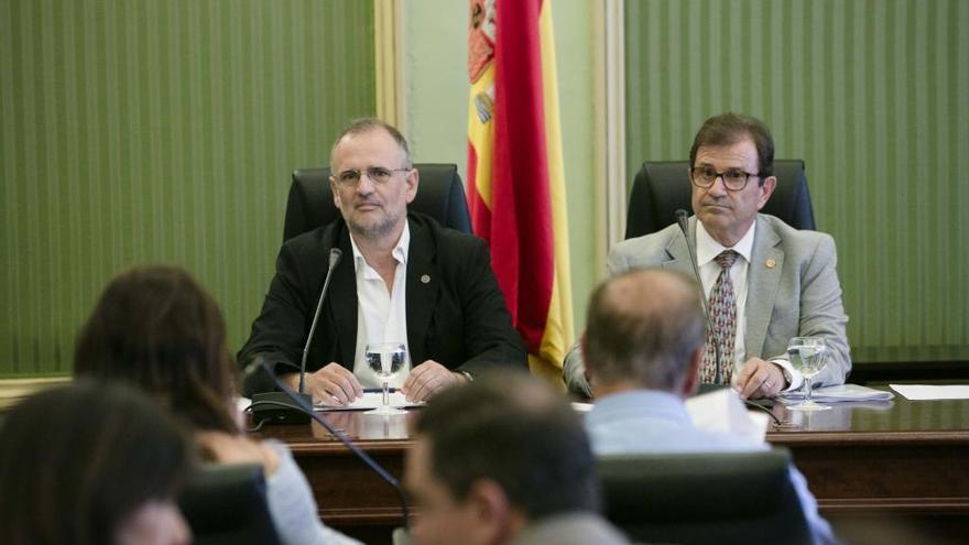 Jaume Carot y LlorenÃ§ Huguet, cuando comparecieron en el Parlament por el caso Minerval.