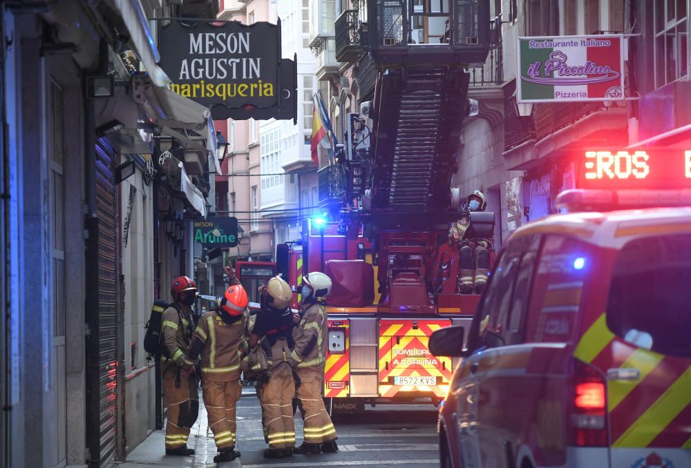 El fuego se declaró en la cocina del inmueble. No ha provocado daños de consideración.