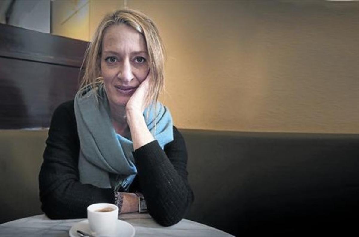 L’escriptora barcelonina Milena Busquets, autora de la novel·la ’També això passarà’, en una cafeteria de Sarrià.