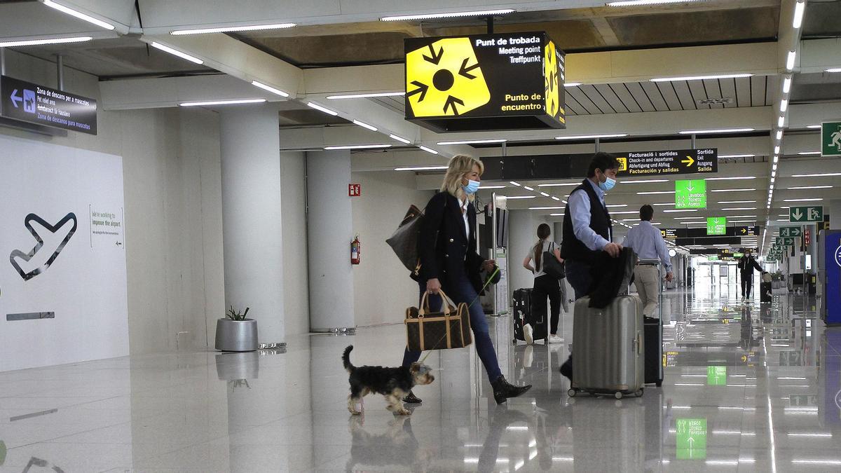 Viajeros en el Aeropuerto de Mallorca