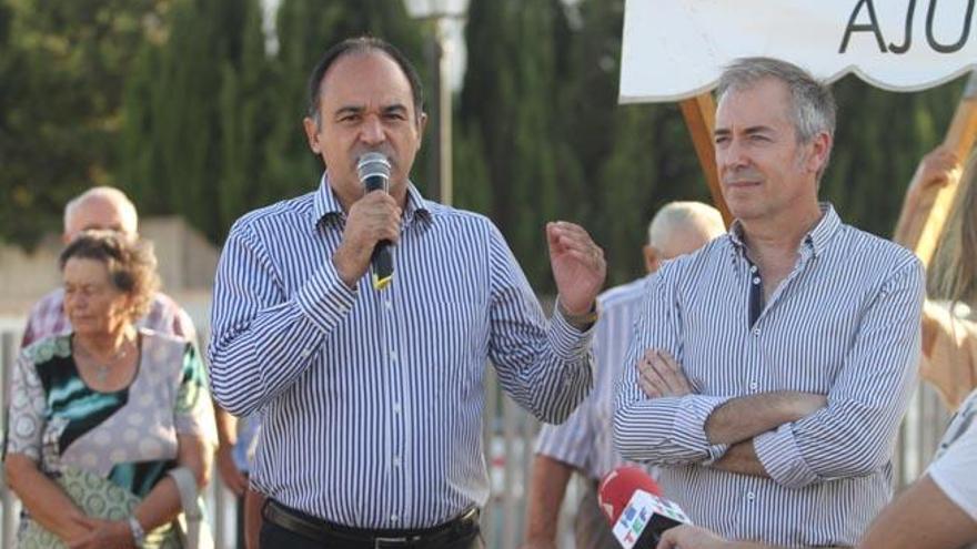 Vicent Marí y Vicent Serra, en una imagen de archivo en un acto público en Santa Gertrudis.