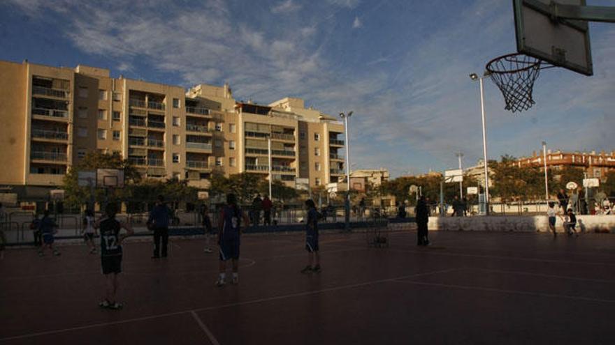 225 niños pasan a diario por las instalaciones de la Delegación de Baloncesto, construida a medias por el Ayuntamiento y la Junta.