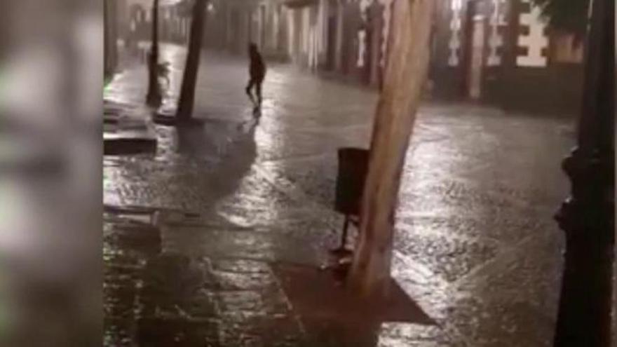 Rayos, truenos y lluvia