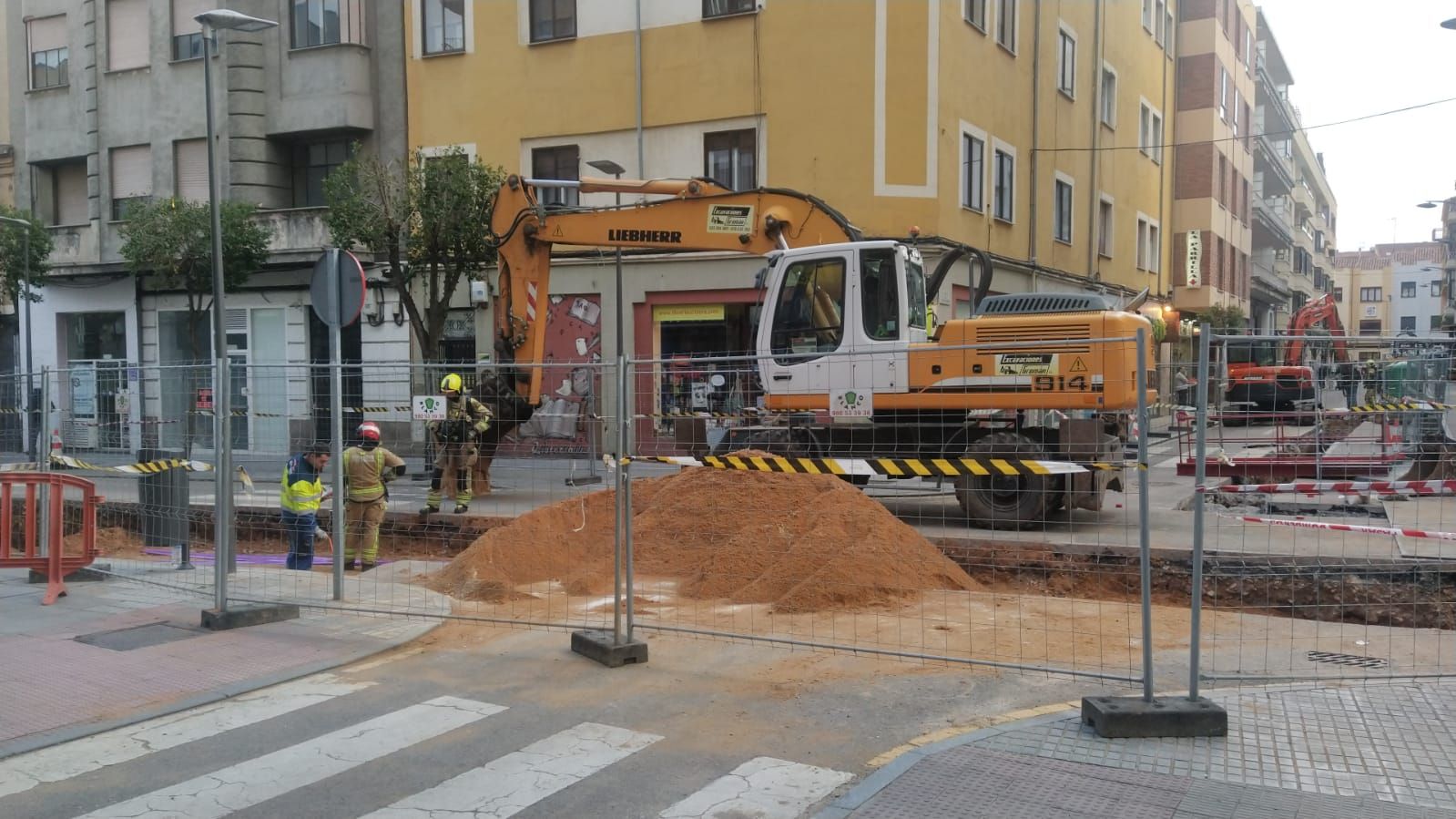 GALERÍA | Las obras de canalización obligan a cortar el tráfico en el centro de Zamora por un escape de gas