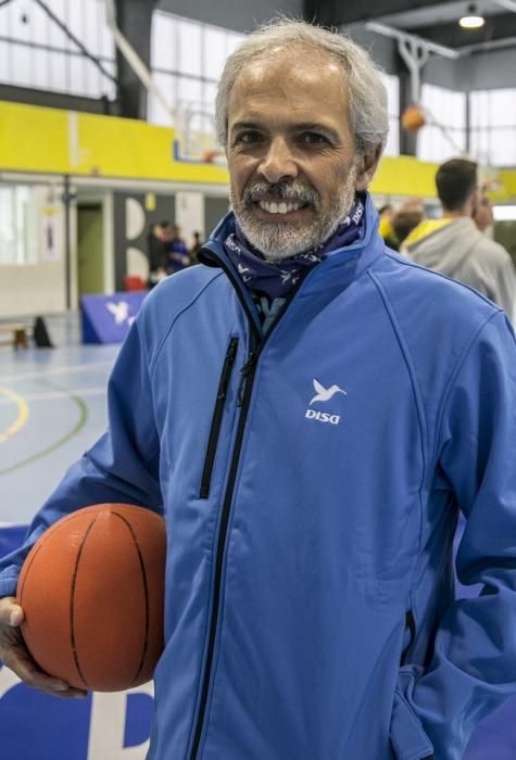 11/02/2017 DEPORTES  baloncesto miniderbi  iberostar tenrife Gran Canaria en la cancha del colegio El Buen Consejo de la laguna.Aristides Bonilla  director de Marketing y comunicación de Disa