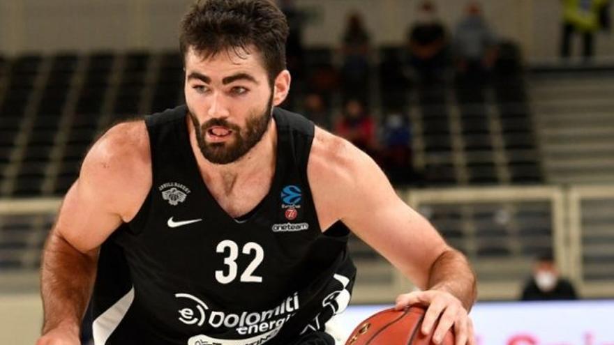 Luke Maye, durant un partit de la passada temporada amb el Trento