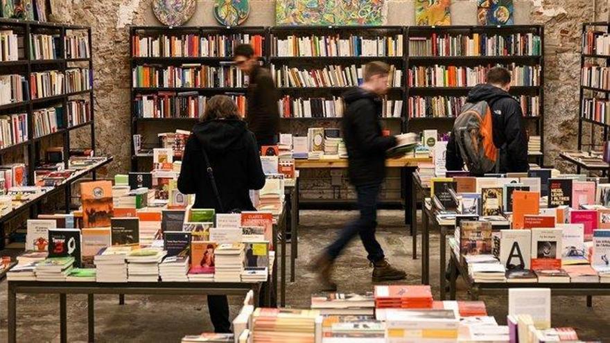Aunque los índices de lectura mejoran, el 37,8% de españoles no lee