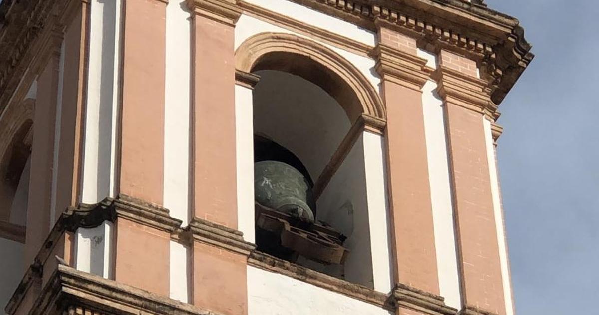 La campana ha quedado boca arriba y bloqueada