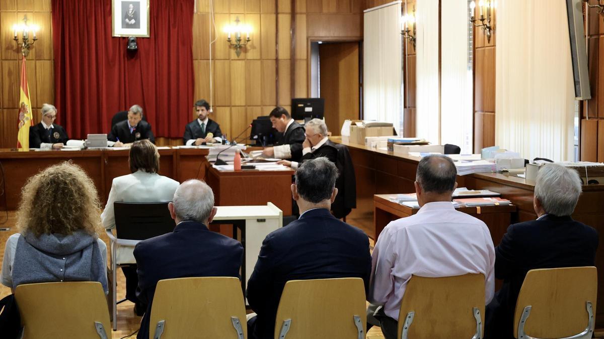 Baquillo de los acusados, durante una sesión del caso Novo Carthago