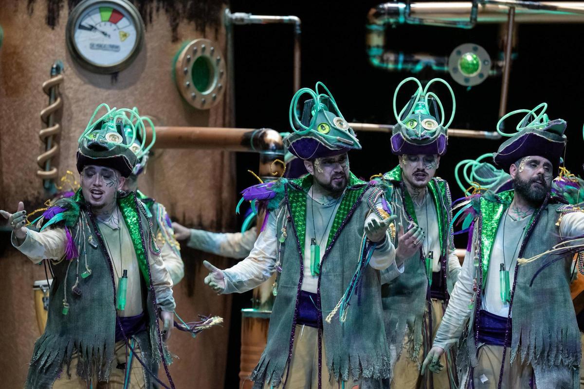 Actuación de la murga Se Mace Tarde