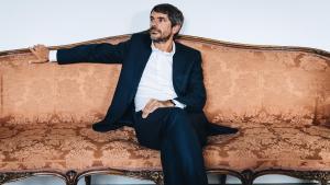 El ministro de Cultura, Ernest Urtasun, posa para Europa Press en el Ministerio de Cultura.