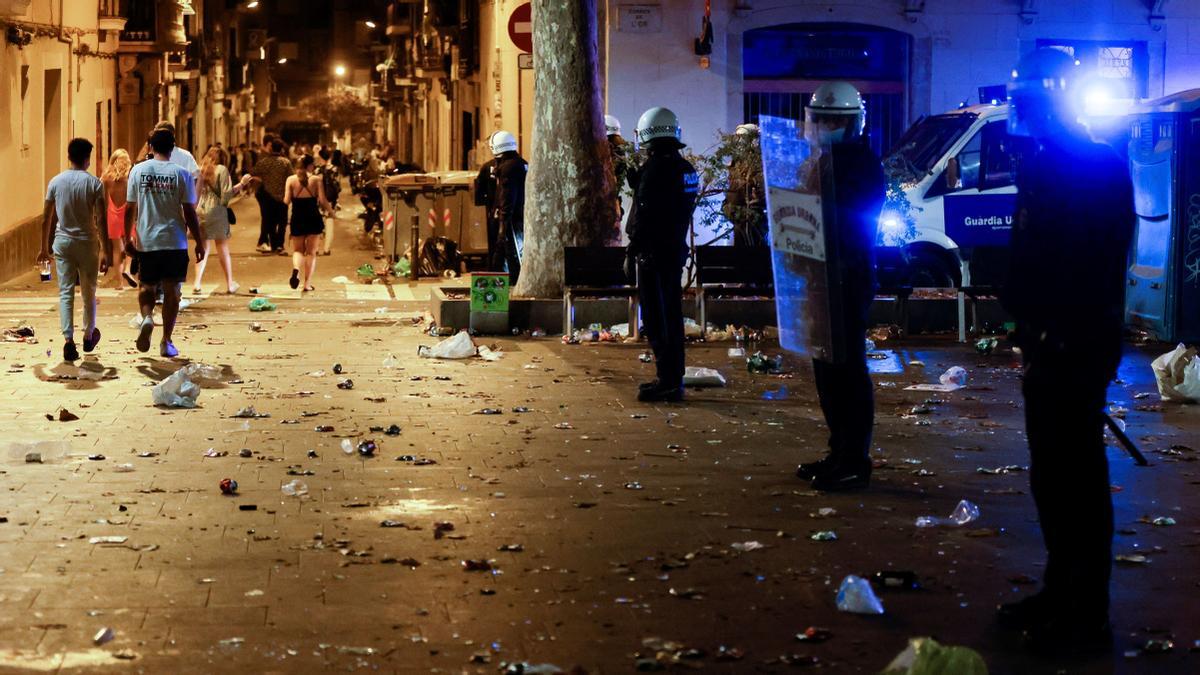 Más de 6.000 desalojados en Barcelona en la segunda noche sin toque de queda