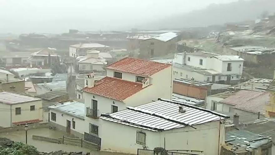 VÍDEO / La nieve sorprende en  Andalucía