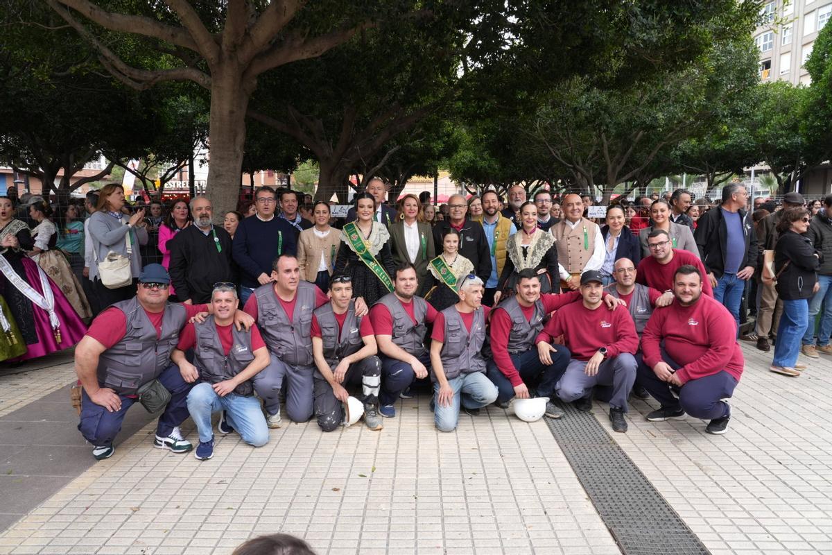 Los representantes de la Pirotecnia Tamarit que han ofrecido este espectáculo.