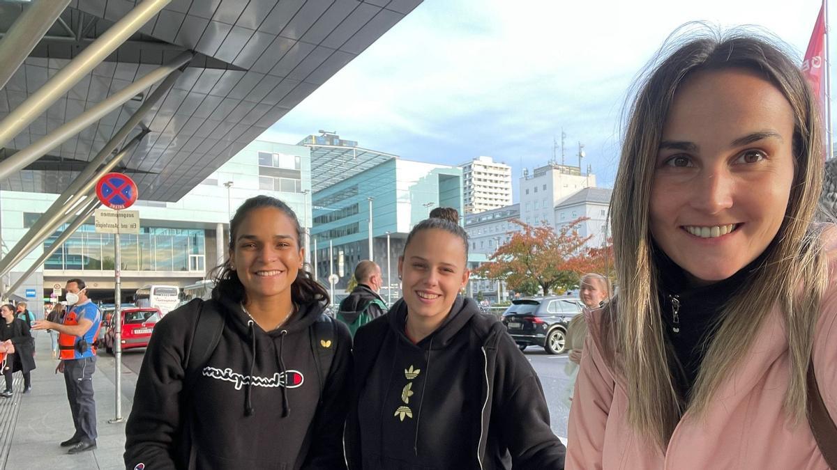 Las jugadoras del equipo prieguense, en Austria.