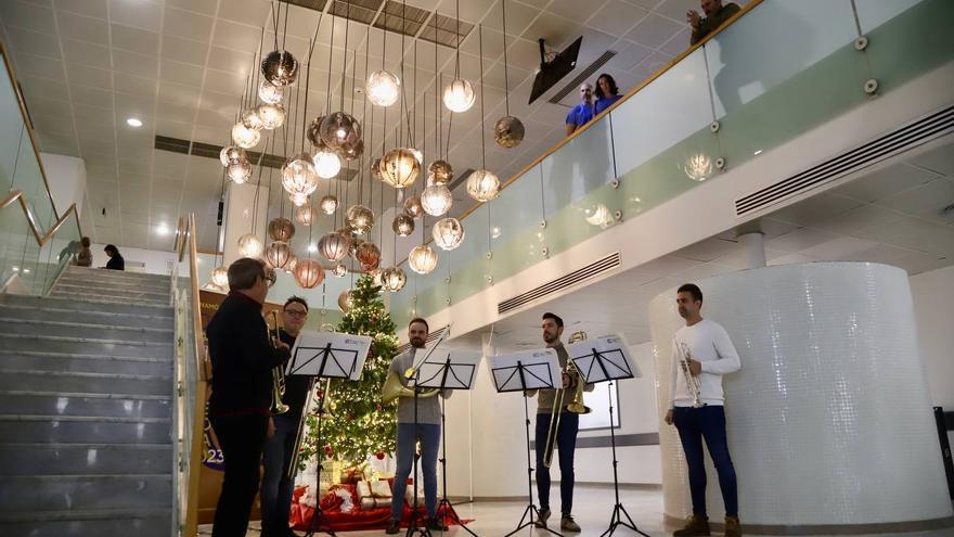 La Orquesta de Córdoba lleva su música a los pacientes del hospital Reina Sofía