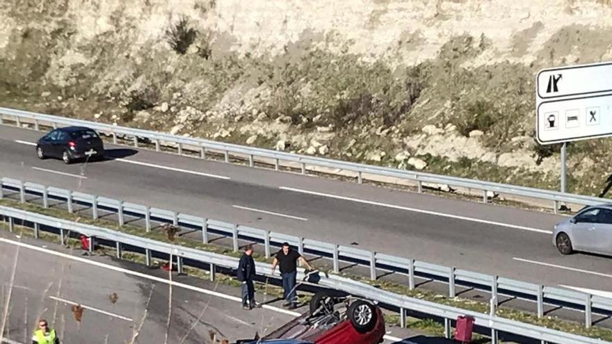 Dos heridos en un accidente en la autovía del Cantábrico a la altura de Ribadedeva