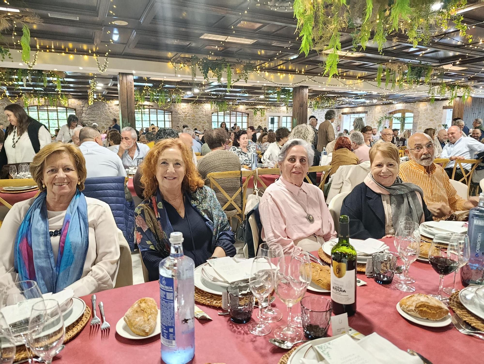 Emotivo y multitudinario homenaje a los sanitarios de Villabona