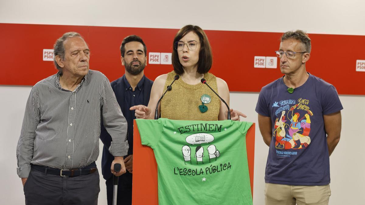 La líder del PSPV, Diana Morant, comparece tras reunirse con los sindicatos educativos, este viernes.