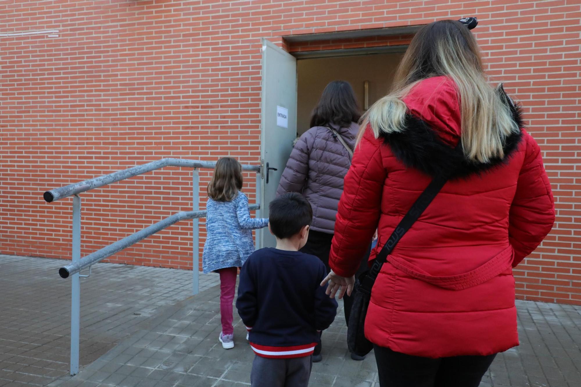Sanidad vacuna desde hoy a los niños de 5 a 8 años en los colegios de la C. Valenciana