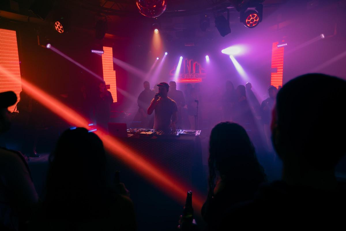 En los conciertos de este nuevo ciclo, el público está a apenas unos centímetros del artista.