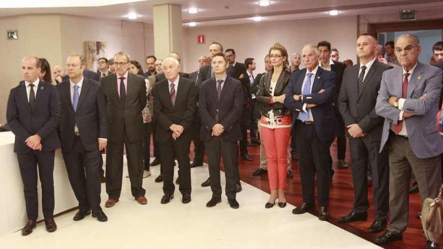 Su último acto oficial, en Vigo  |  La puesta de largo de Antonio Dieter como presidente de la CEG fue en Vigo (en un acto de la patronal Asime), y su último evento oficial también tuvo lugar en la ciudad olívica. El ourensano acudía a un evento organizado por Ineo (la patronal de las TIC que presidió Jorge Cebreiros, uno de sus opositores), donde coincidió con el pontevedrés, Antonio Fontenla (A Coruña), José Manuel Pérez Canal (Ourense) y Jaime López (Lugo). Al acto acudió también su predecesor, José Manuel Fernández Alvariño, que se vio obligado a renunciar hace un año por la enorme crisis interna de la organización.