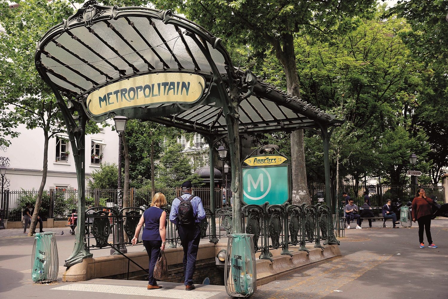 Entrada a la estación de metro Abbesses, obra de Hector Guimard.