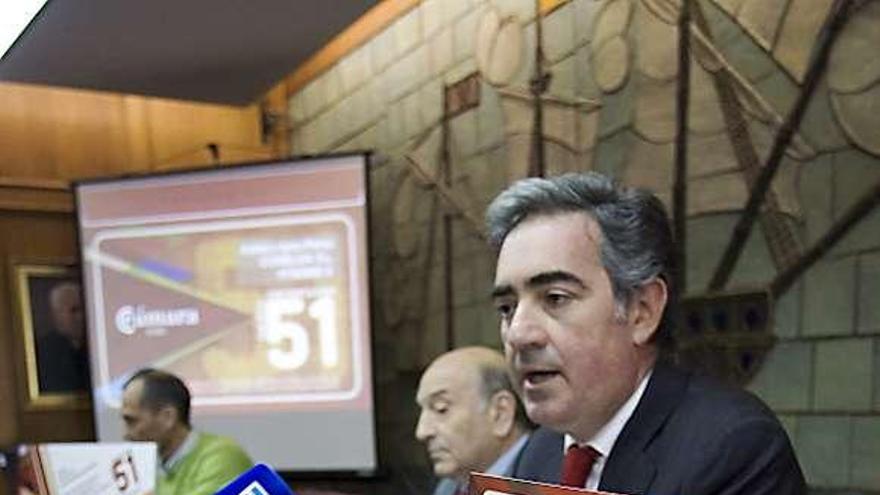 Francisco Menéndez y Carlos Rodríguez de la Torre, ayer, en la presentación.