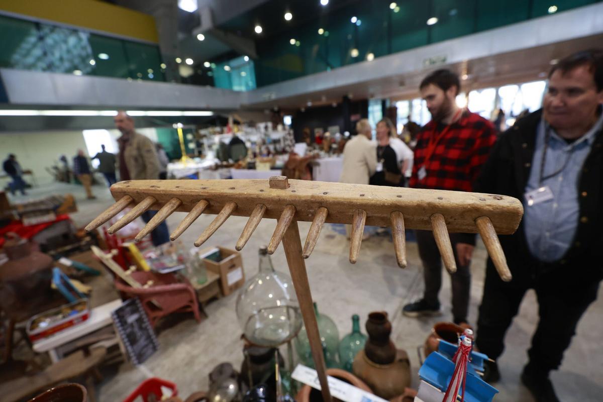 La feria de antigüedades de La Magdalena, en Avilés La feria de antigüedades de La Magdalena, en Avilés