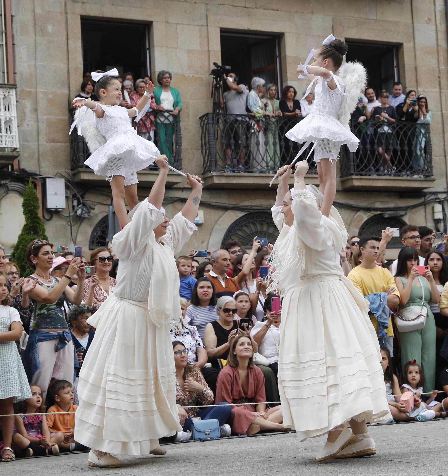 Redondela, cubierta por sus alfombras de flores