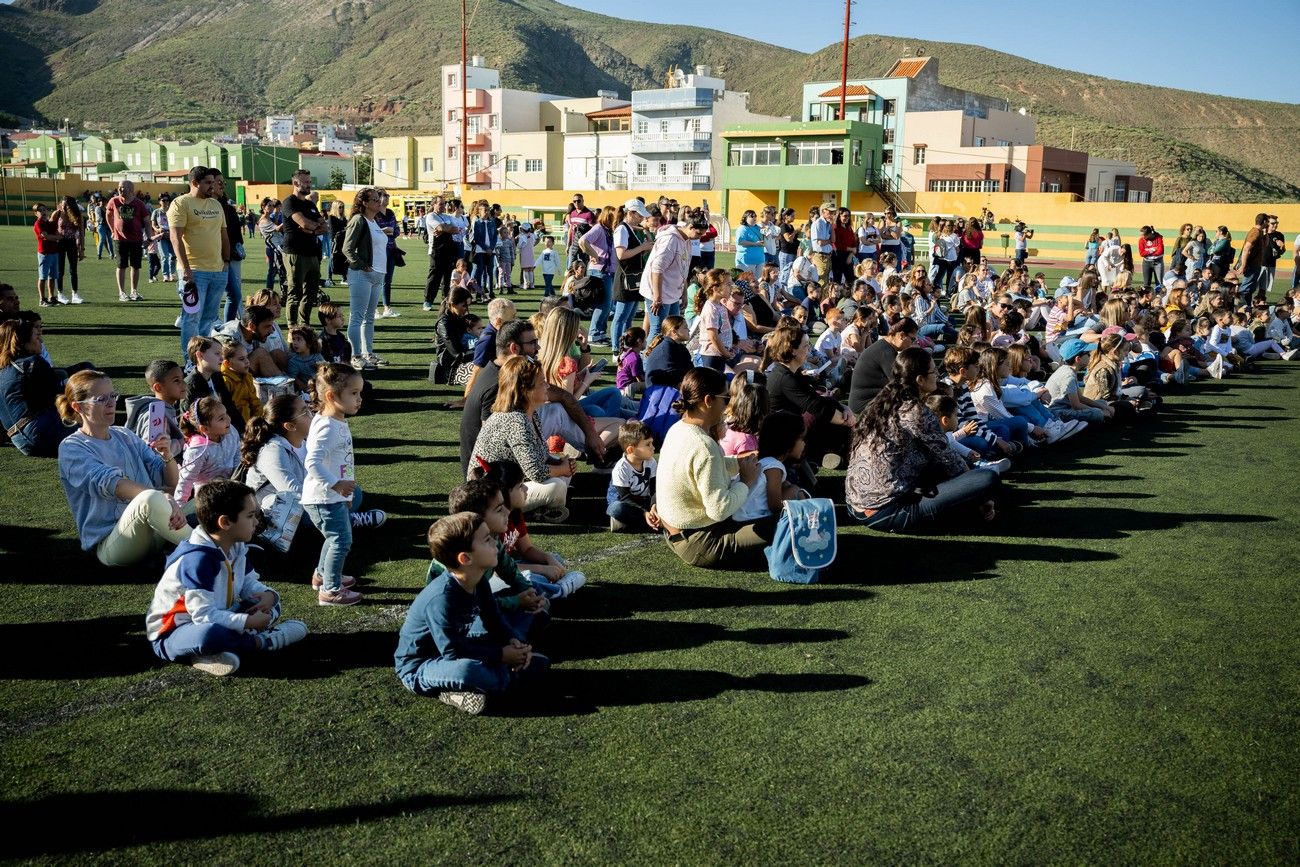 Miles de personas llenan de ilusión el Estadio de Barrial en la llegada de los Reyes Magos